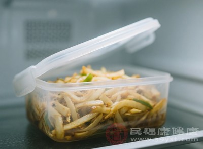 密封性好的容器可以防止食物受到外界細(xì)菌、灰塵等污染，保持食物的新鮮度