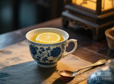 飲用時(shí)水溫不宜過(guò)低，建議用30-40℃的溫水沖泡，以免寒涼刺激腸胃