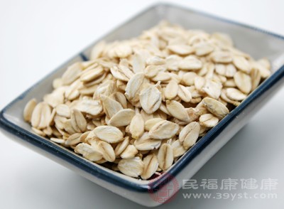 燕麥、糙米、全麥面包等全谷物是膳食纖維的良好來源