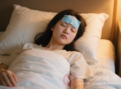 冷敷可以收縮血管，減輕頭部血管充血，緩解頭痛和頭暈癥狀