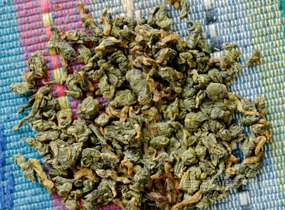 肝火旺時，容易出現(xiàn)目赤腫痛、視物模糊等癥狀，桑葉可以有效緩解這些不適