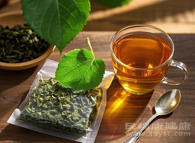 桑葉中的膳食纖維含量較高，能夠增加飽腹感，減少其他高熱量食物的攝入