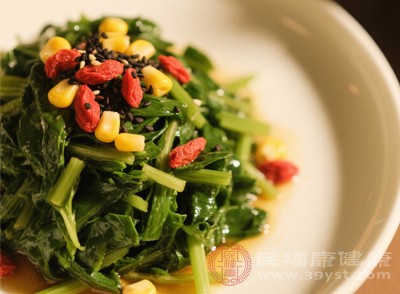 涼拌桑葉保留了桑葉的鮮嫩口感，同時(shí)也能充分吸收其營(yíng)養(yǎng)成分
