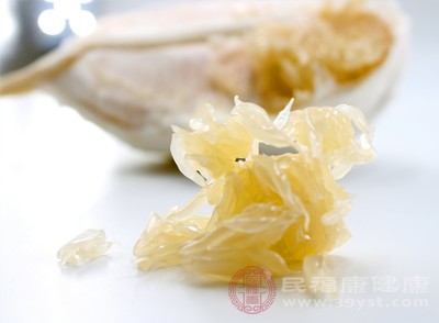 吃柚子時，可以將果肉剝出，去除白色筋膜，減少苦澀味
