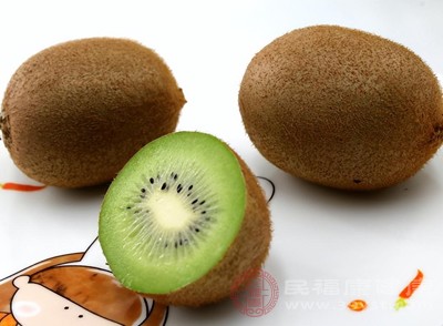 獼猴桃憑借豐富的維生素C含量和獨(dú)特的口感，在眾多水果中脫穎而出