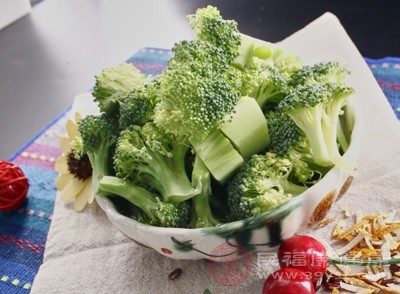 西蘭花屬于十字花科蔬菜，每100克西蘭花中維生素C含量約為51毫克