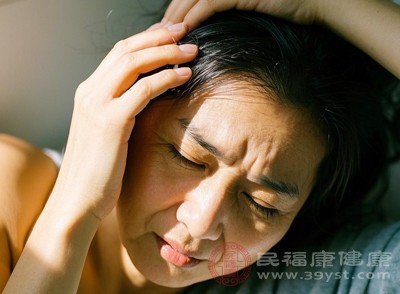 長期缺覺還會導(dǎo)致頭暈、耳鳴、精神萎靡，形成惡性循環(huán)