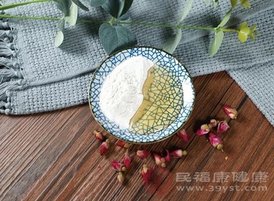 葛根粉性涼，長期大量食用會(huì)加重體內(nèi)寒氣，導(dǎo)致手腳冰涼、腹瀉等問題