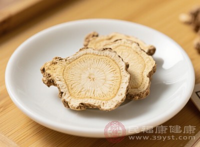 田七還能降低血液黏稠度，抑制血小板聚集，防止血栓形成，減少心肌梗死、腦卒中等心腦血管意外事件的發(fā)生風(fēng)險