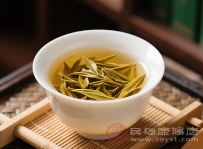青皮麥芽茶每天1劑，月經(jīng)前1周開始飲用，連續(xù)喝5-7天，哺乳期女性慎用(麥芽有回乳作用)
