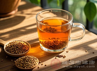 將苦蕎米炒熟后，即可制成苦蕎茶