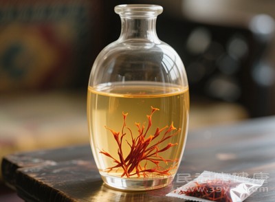 藏紅花泡酒是一種傳統(tǒng)且效果顯著的食用方式
