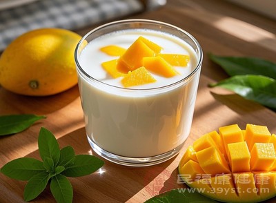 如果本身就是芒果或牛奶的過敏體質(zhì)，那么無論是單獨食用還是兩者同食，都可能引發(fā)過敏反應(yīng)