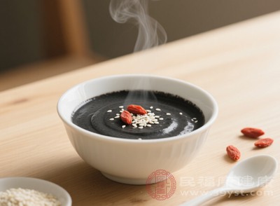 市面上的黑芝麻糊可能還會(huì)添加糯米粉、白砂糖等成分，進(jìn)一步豐富口感和營(yíng)養(yǎng)