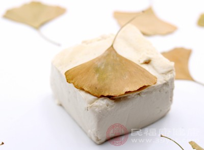 豆腐是餐桌上的?？?，富含優(yōu)質蛋白質和鈣，但它與筍卻不是“好搭檔”