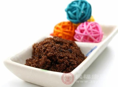 在烹飪筍時，要避免使用紅糖調(diào)味，可以選擇白糖或冰糖代替，以確保飲食安全