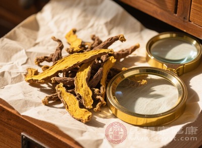 兒童的脾胃功能尚未發(fā)育完全，對藥物的耐受性較差，也不建議自行給兒童使用黃連