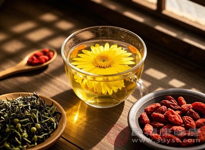 單飲菊花茶就有一定的降壓作用，若與其他食材搭配，效果會(huì)更好