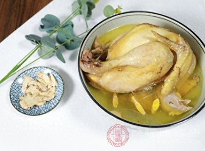 對于老人和兒童來說，母雞湯的營養(yǎng)要更易于消化吸收