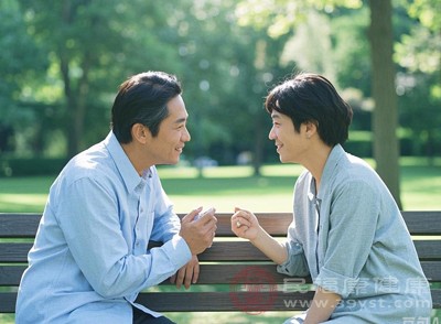 積極參與社交活動，與家人、朋友保持良好的溝通和互動