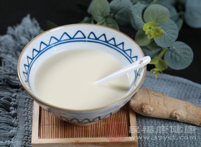 部分女性可能對(duì)豆類過敏，豆?jié){作為豆制品，長(zhǎng)期飲用可能引發(fā)過敏反應(yīng)