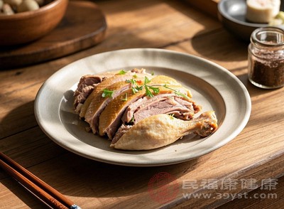鴨肉是一種性質(zhì)寒涼的肉類，具有滋陰降火、利水消腫的作用