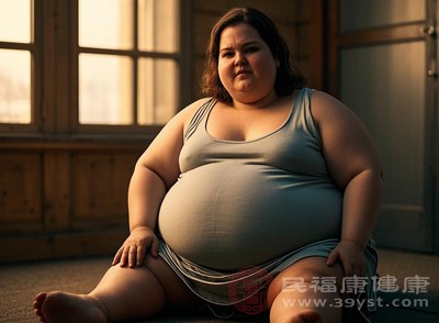 如果女性長期大量食用黑芝麻，又沒有相應(yīng)增加運動量來消耗多余熱量，很容易導(dǎo)致熱量攝入超標，進而轉(zhuǎn)化為脂肪堆積在體內(nèi)，增加肥胖的風險