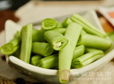 四季豆、扁豆、紅腰豆、白腰豆等常見的生豆類，在生鮮狀態(tài)或加熱不徹底時，猶如隱藏在廚房中的“定時炸彈”，會引發(fā)嚴重的中毒反應