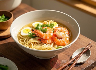 當大量食用蝦和雞蛋時，潛在的健康問題便會顯現(xiàn)