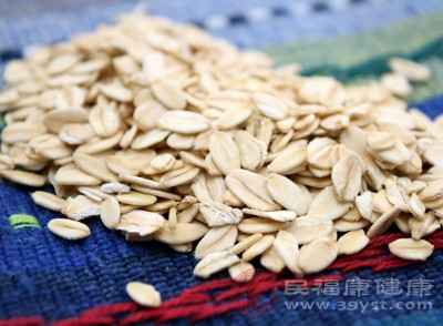 燕麥中的β-葡聚糖可降低膽固醇，減少肝臟脂肪堆積