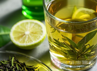 每天飲用適量的綠茶，既能提神醒腦，又能為肝臟健康保駕護(hù)航