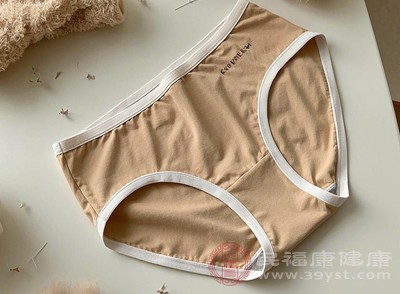 內(nèi)褲每天開水燙煮10分鐘，暴曬晾干