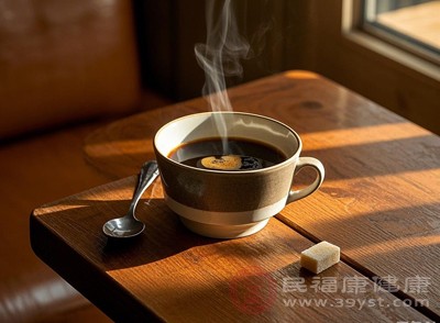 本身患有心血管疾病、胃潰瘍等疾病的女性，在經(jīng)期更應(yīng)謹(jǐn)慎飲用咖啡，因?yàn)榭Х纫蚩赡軙?huì)加重病情