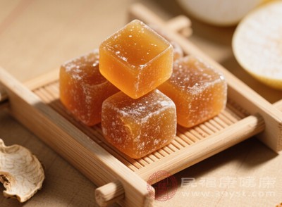 梨膏糖含有較高的糖分，糖尿病患者食用后會導(dǎo)致血糖快速上升，不利于血糖控制，應(yīng)嚴格避免食用