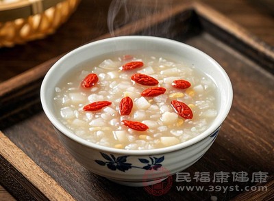 粥雖然易消化，但也不宜過量食用，否則會增加脾胃負(fù)擔(dān)