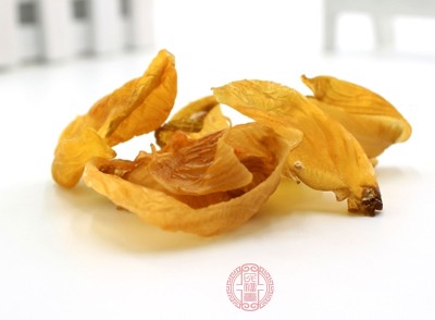 從中醫(yī)理論來(lái)看，雞內(nèi)金歸脾、胃、小腸、膀胱經(jīng)，具有健脾益胃的功效