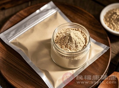 對于患有心腦血管疾病風險的人群，每日清晨空腹用溫水沖服1-2克三七粉，有助于促進血液循環(huán)，降低血液黏稠度，預防血栓形成