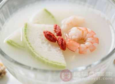 術(shù)后身體可能會出現(xiàn)輕微水腫，此時冬瓜蝦仁湯就是不錯的選擇