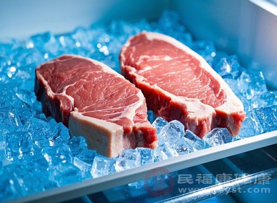 除了這些清肺食物，還應(yīng)攝入適量的谷物、肉類、奶制品等，滿足身體對(duì)各種營(yíng)養(yǎng)的需求
