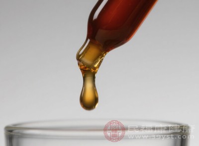 蜂膠中的黃酮類、萜烯類等活性物質，可以刺激和調節(jié)免疫系統(tǒng)細胞的功能，促進免疫細胞的增殖和分化，增強免疫細胞的活性，從而提高身體的抵抗力