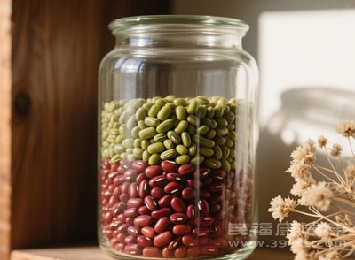 雖然紅豆綠豆搭配食用適合大多數(shù)人，但特殊人群仍需注意