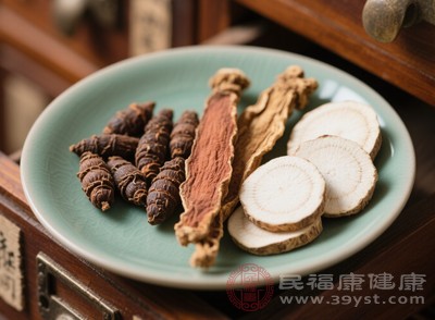 香附子入脾經(jīng)，能行氣寬中，緩解脾胃氣滯