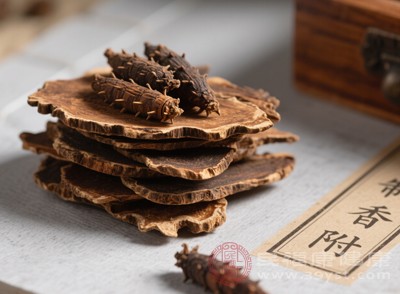 現(xiàn)代藥理研究表明，香附子中的揮發(fā)油等成分具有一定的抗菌抗炎作用