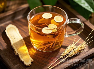 堅持飲用當(dāng)歸黃芪水，就像給身體穿上了一層“防護衣”，讓免疫系統(tǒng)更強大，減少感冒、流感等疾病的發(fā)生幾率