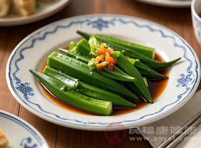 秋葵中富含的維生素C、類黃酮、β-胡蘿卜素等抗氧化物質(zhì)，能夠清除體內(nèi)自由基，減少血管壁的氧化損傷，降低動(dòng)脈粥樣硬化的發(fā)生風(fēng)險(xiǎn)