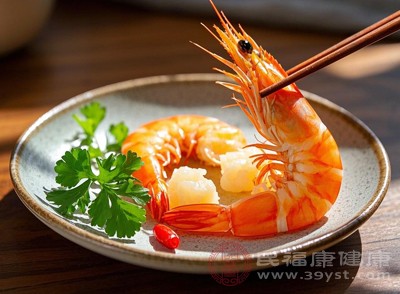 蝦的熱量低、蛋白質(zhì)高，每100克蝦的熱量約為99千卡，蛋白質(zhì)含量達(dá)17克左右
