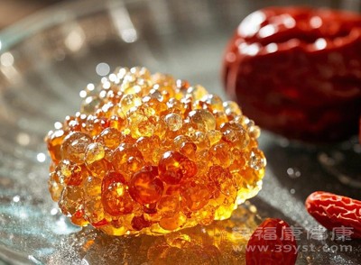 對于大多數(shù)人來說，將桃膠作為日常滋補品，一周食用1-2次是比較理想的頻率