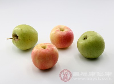 蘋果中的膳食纖維還能與腸道內(nèi)的益生菌相互作用，促進(jìn)有益菌群的生長，調(diào)節(jié)腸道微生態(tài)平衡