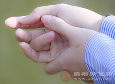 腕關(guān)節(jié)骨折、扭傷后恢復(fù)不佳，可能導(dǎo)致腕管狹窄；類風(fēng)濕性關(guān)節(jié)炎等疾病會引起腕管內(nèi)組織增生，間接壓迫正中神經(jīng)，誘發(fā)或加重癥狀