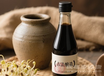 平時吃醋一定要稀釋后食用，每天食用量控制在20-30毫升為宜